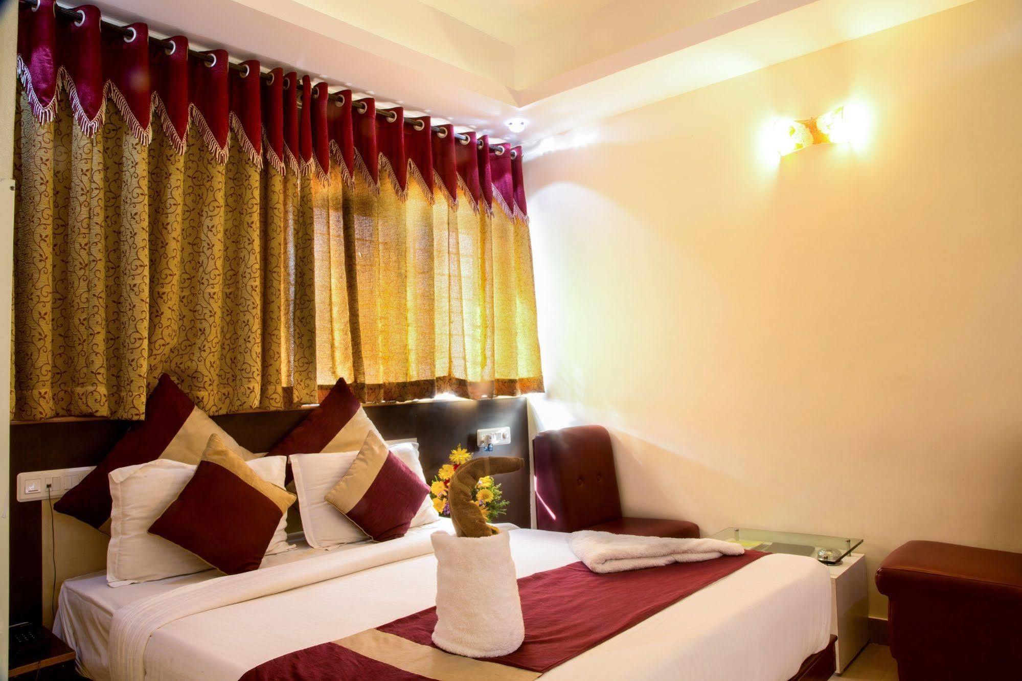 อิชวาร์ยาเรสซิเดนซี้ Hotel ไมซอร์ ภายนอก รูปภาพ